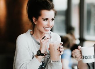 FCC chair accuses Verizon of throttling unlimited data to boost profits